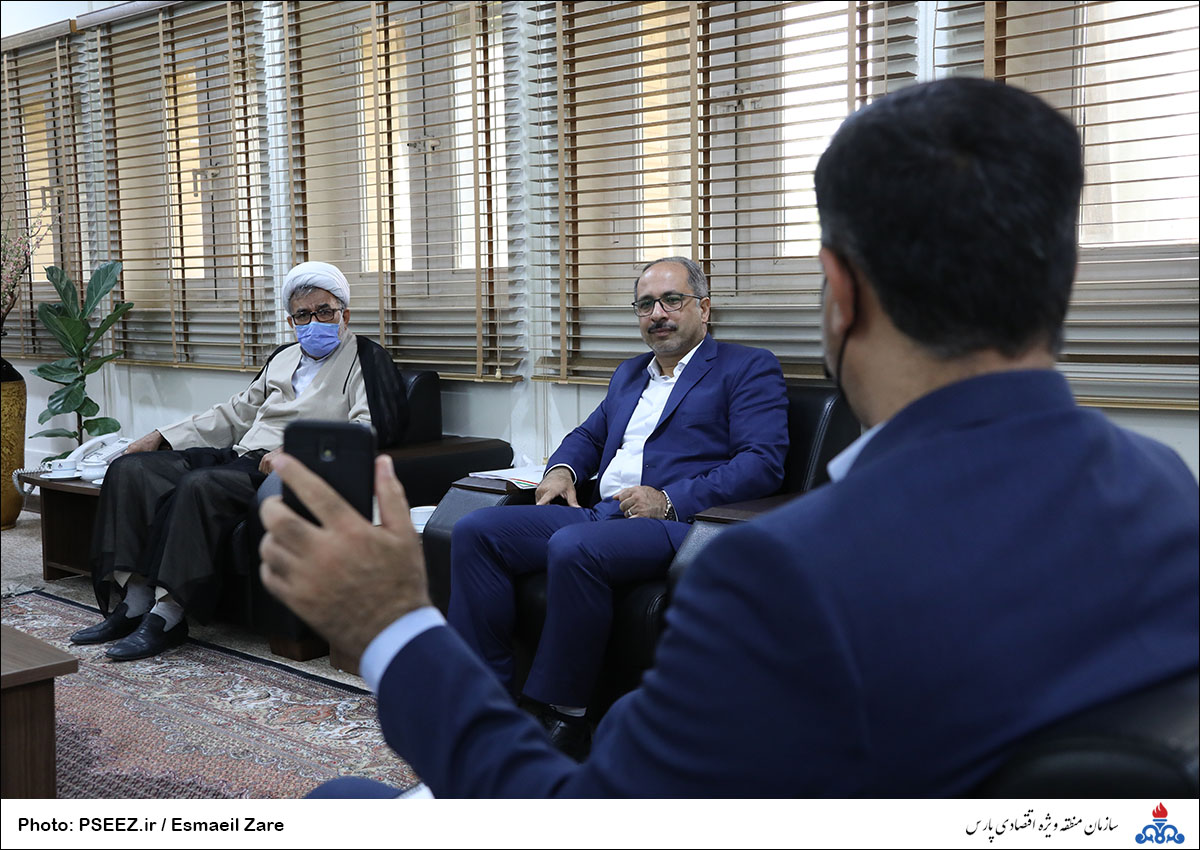 جلسه دکتر احمدی جهت بحران آب جم 5