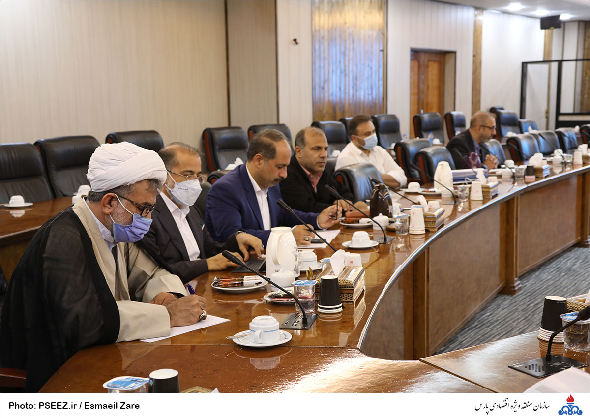 جلسه دکتر احمدی جهت بحران آب جم 22