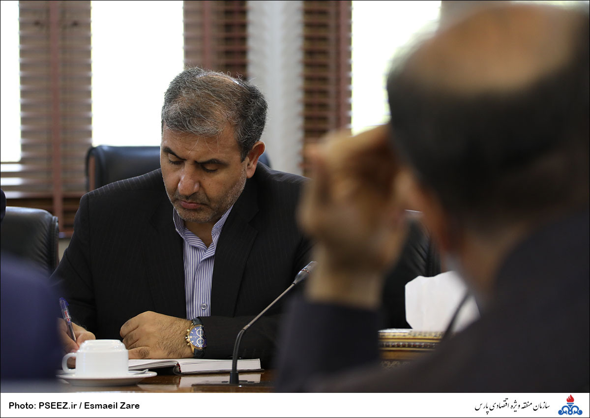 جلسه دکتر احمدی جهت بحران آب جم 32