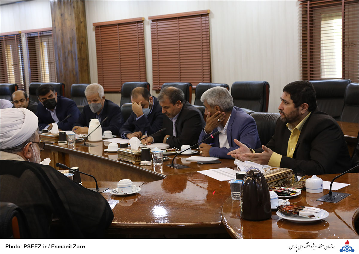 جلسه دکتر احمدی جهت بحران آب جم 34