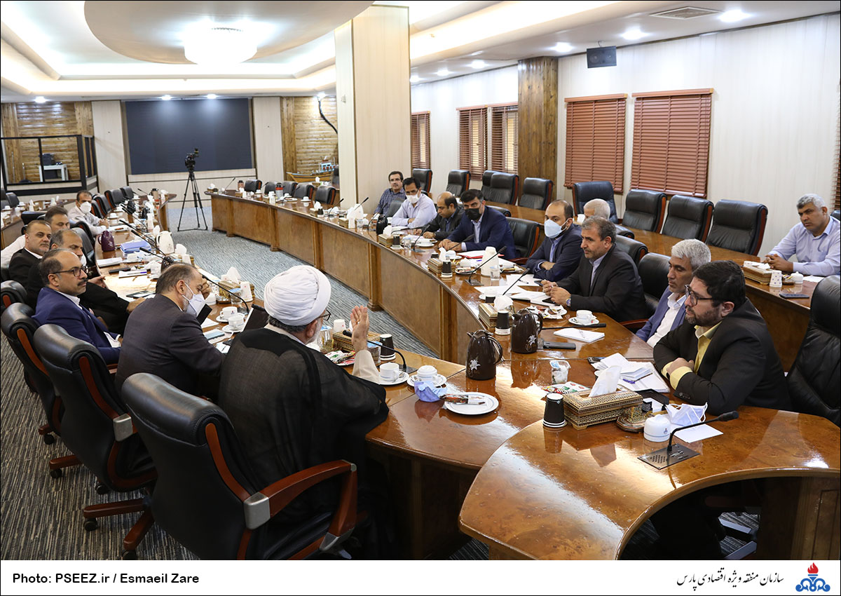 جلسه دکتر احمدی جهت بحران آب جم 44