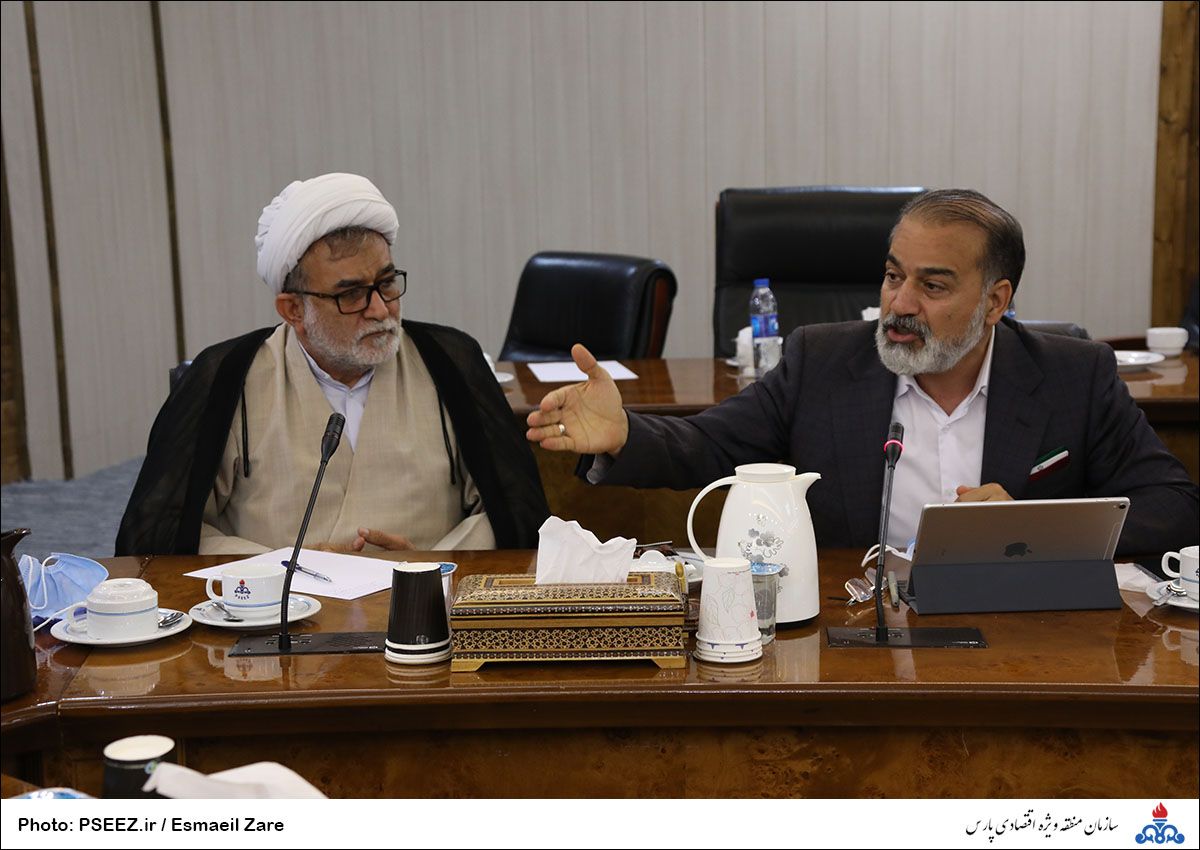 جلسه دکتر احمدی جهت بحران آب جم 47