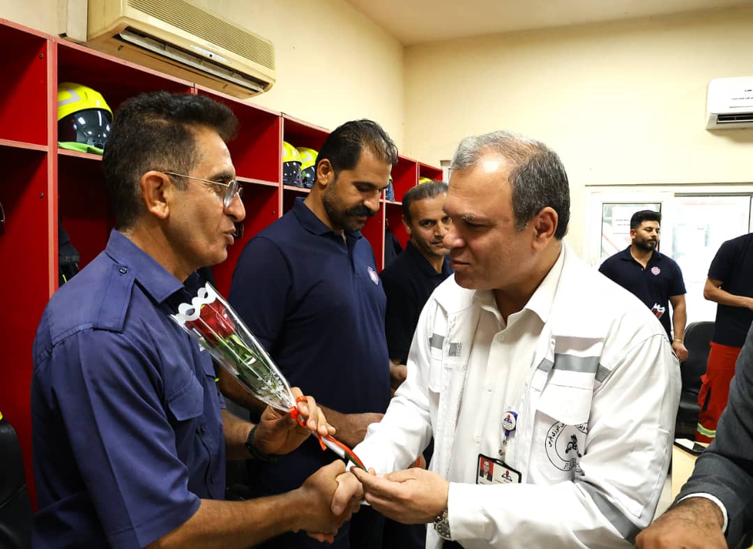 تجلیل از آتش نشانان