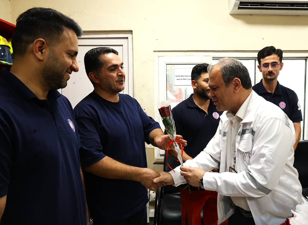 تجلیل از آتش نشانان